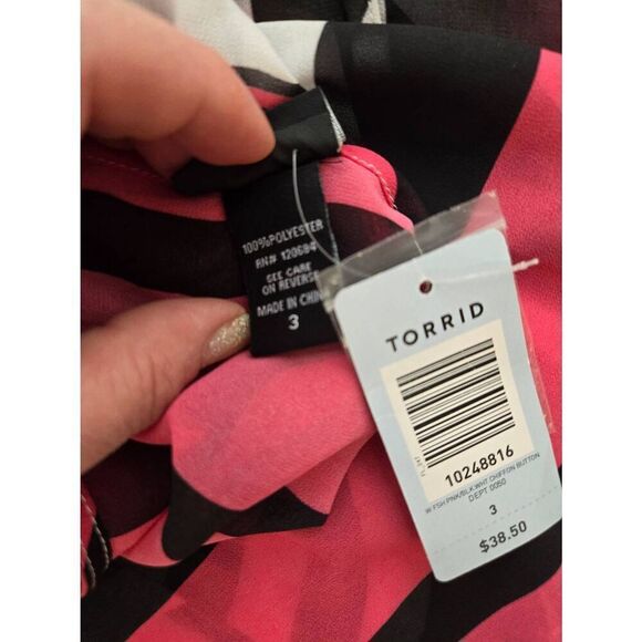 Torrid Womens Size 3 (22-24) Pink/White/Black Striped Sheer Open Back Hi-Low Blo - Picture 6 of 7
